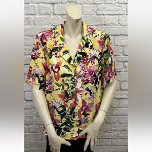 SUSAN GRAVER MULTI COLOR FLORAL PRINT SHORT SLEEVE TOP SIZE M